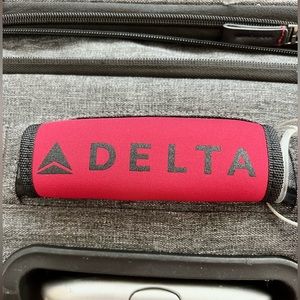 New! Delta Airlines Soft Luggage Handle Wrap Grip In Red Travel Item